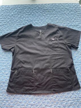 Women's Black V-Neck Scrub Top with Front Pockets
